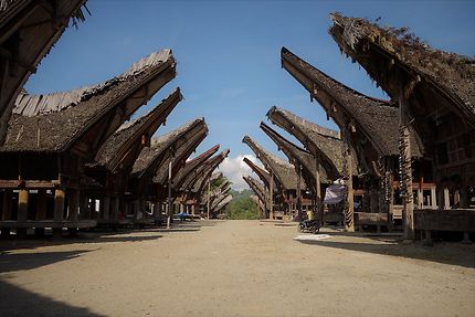 Place du village de Palawa, Indonésie