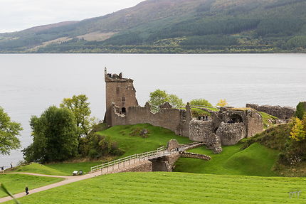 Le château d'Urquhart sur les rives du Loch Ness