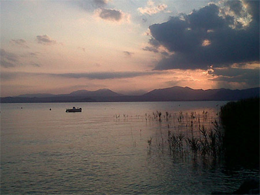 Couché de soleil sur le lac de Garde