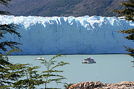 Bateau au Perito Moreno