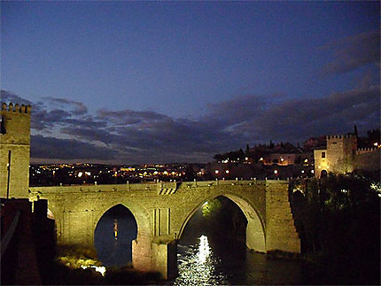 Pont de Saint-Martin, de nuit