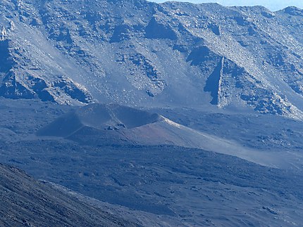 Petit cratère sur le flanc de l'Etna