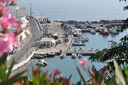 Port de Batsi vu de la place de l'église
