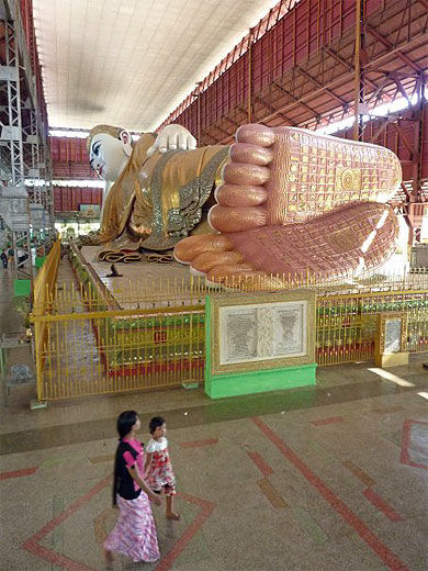 Le Bouddha couché de la Paya Chaukhtatgyi