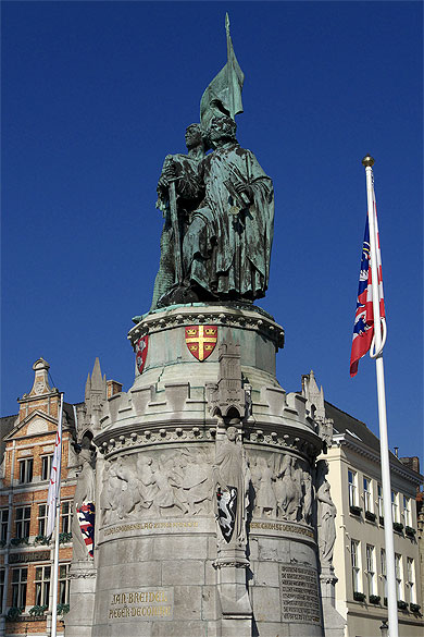 Statue de Pieter de Coninck et de Jan Breydel, Grand-Place, Bruges, Belgique Statue de Pieter de Coninck et de Jan Breydel, Grand-Place, Bruges, Belgique