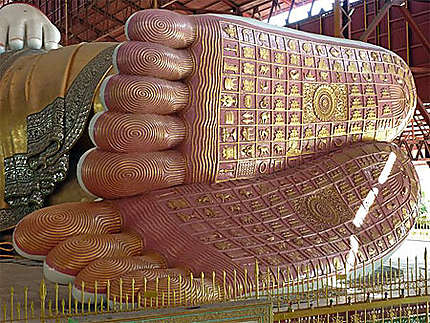 Le Bouddha couché de la Paya Chaukhtatgyi
