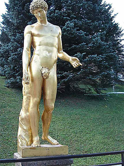 Statue dorée des jardins de Peterhof