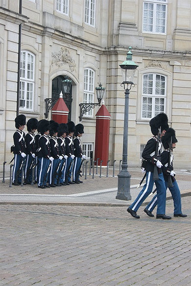 La relève de la Garde au palais d'Amalienborg