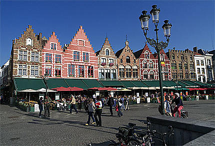 Façades et terrasses, Grand-Place, Bruges, Belgique