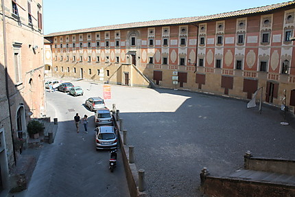 Palais qui domine San Miniato