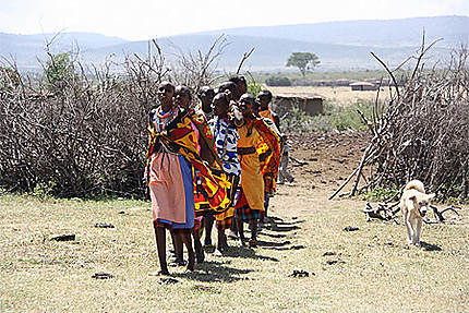 Arrivée des jeunes filles Masai 