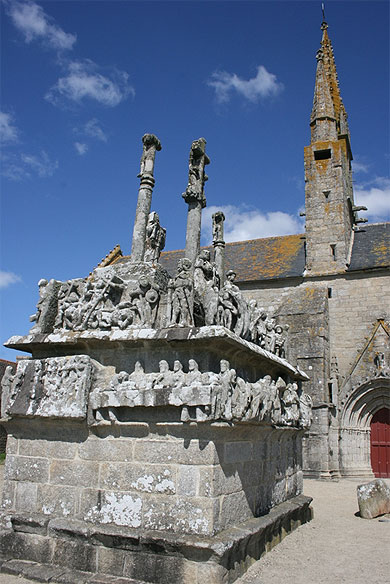 Calvaire et chapelle de Notre-Dame de Tronoën Calvaire et chapelle de Notre-Dame de Tronoën