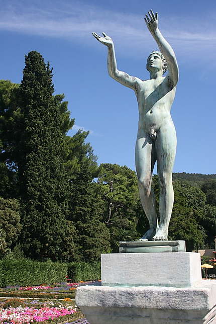 Statue dans les jardins du château de Miramare