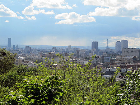 Parc des Beaumonts au printemps - Vue sur Paris et petite couronne Parc des Beaumonts au printemps - Vue sur Paris et petite couronne