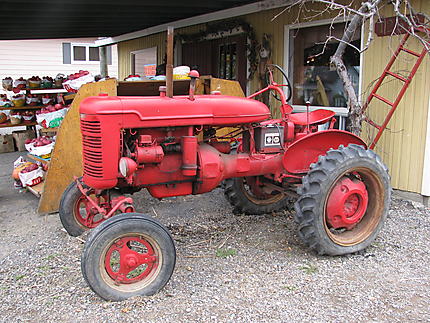 Ancien tracteur à Rougemont