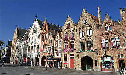 Façades, place Jan Van Eyck, Bruges, Belgique