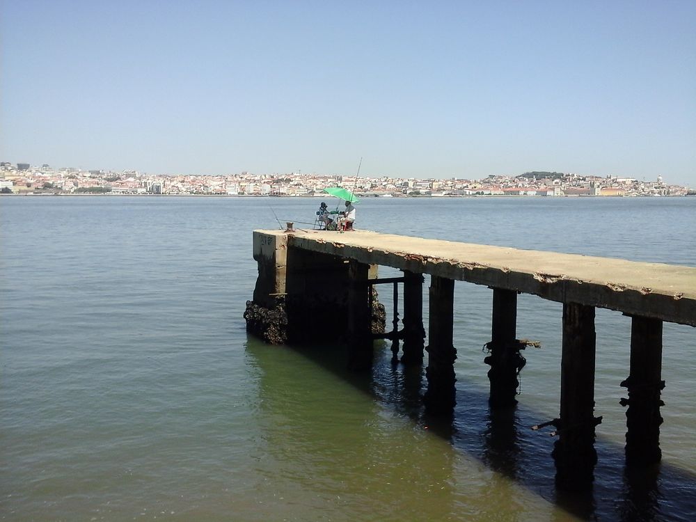 Face à Lisbonne,  balade à Almada.