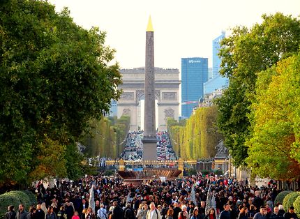 Touristes au jardin des Tuileries