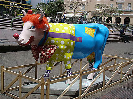 La vache devant mac donald