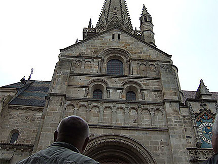 Façade latérale de la cathédrale St Lazare à Autun