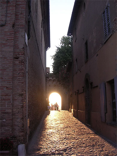 Le soleil à la porte de Gradara Le soleil à la porte de Gradara