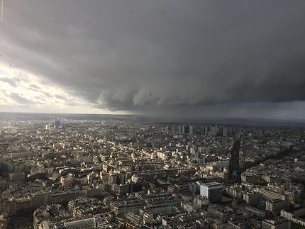 Un ciel de tempête sur Montparnasse 