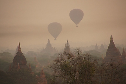 Ballons au dessus de Bagan