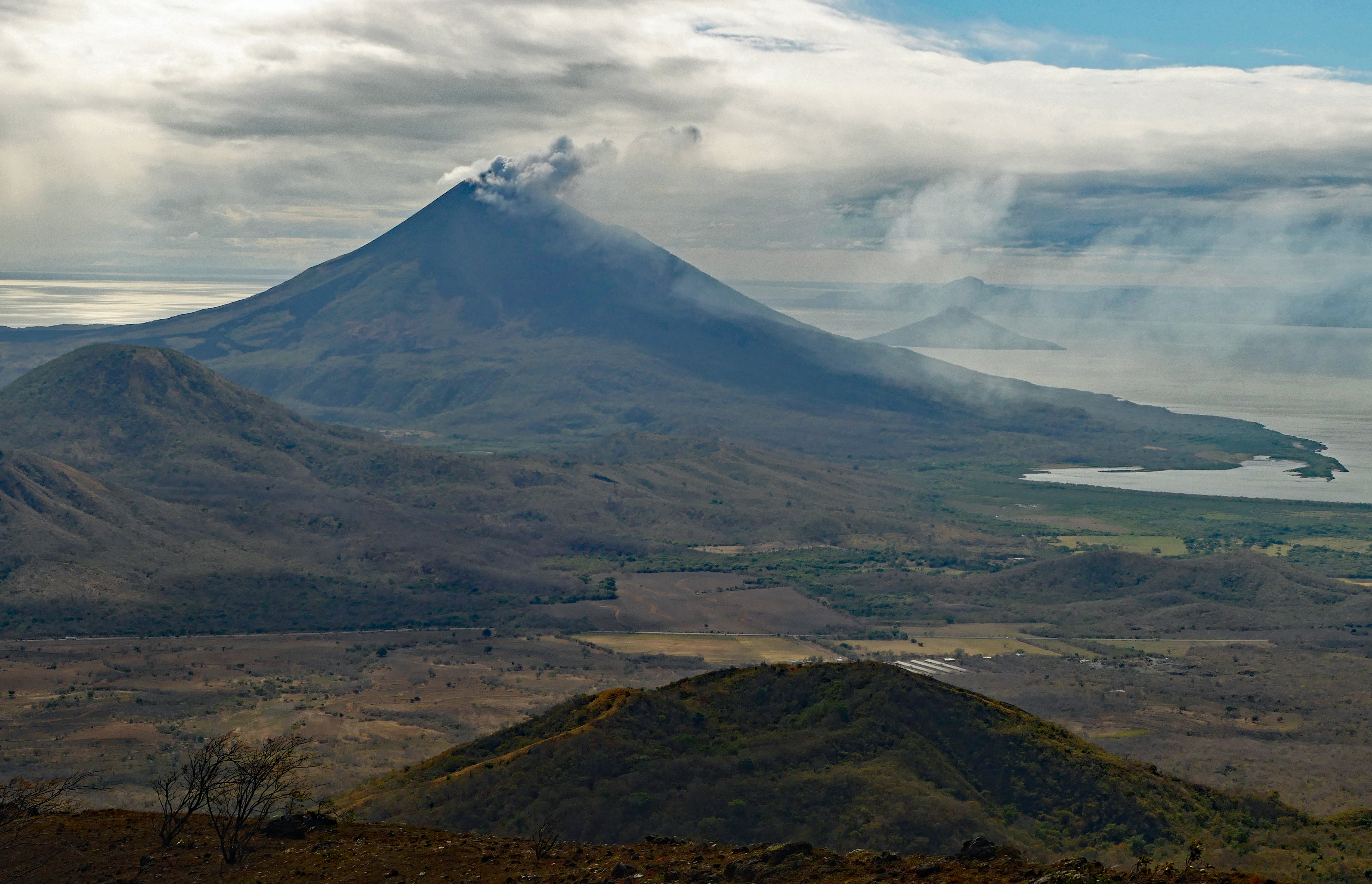 Vue depuis le vieux volcan El Hoyo Vue depuis le vieux volcan El Hoyo
