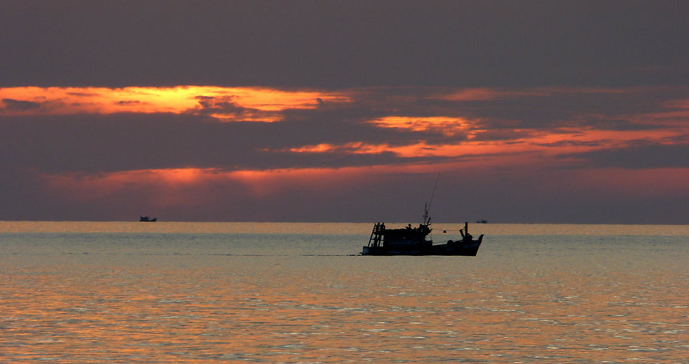 Retour de pêche dans le couchant