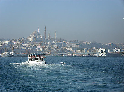 Au loin, la Süleymaniye