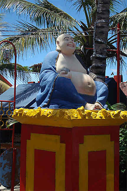Bouddha à l'entrée du bazar
