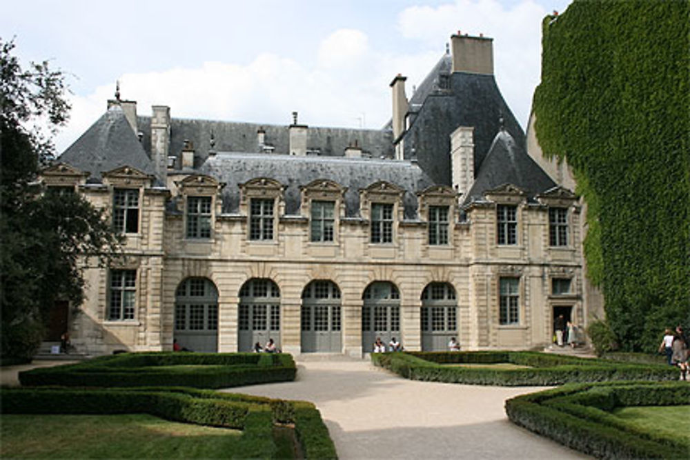 L'hôtel de Sully