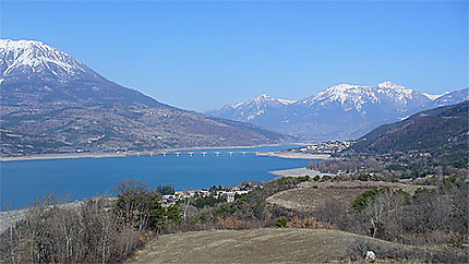 Lac et pont de serre-ponçon
