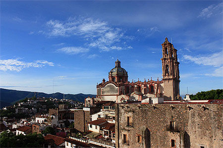 Vue sur la cathédrale de Taxco