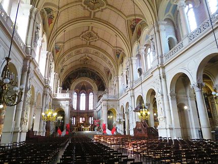 La nef de l'église de la Sainte-Trinité