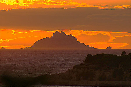 Crépuscule sur l'île de Riou