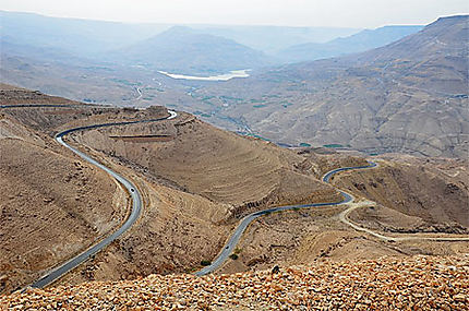Les lacets de la route des Rois dans le Wadi Mujib