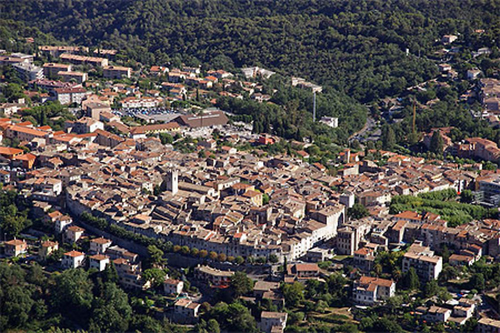 Vence, la vieille ville et ses remparts