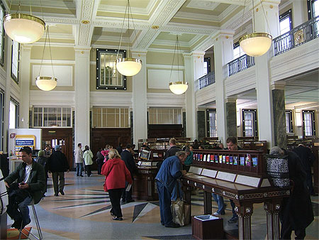 Post Office intérieur sur O'Connell street Post Office intérieur sur O'Connell street