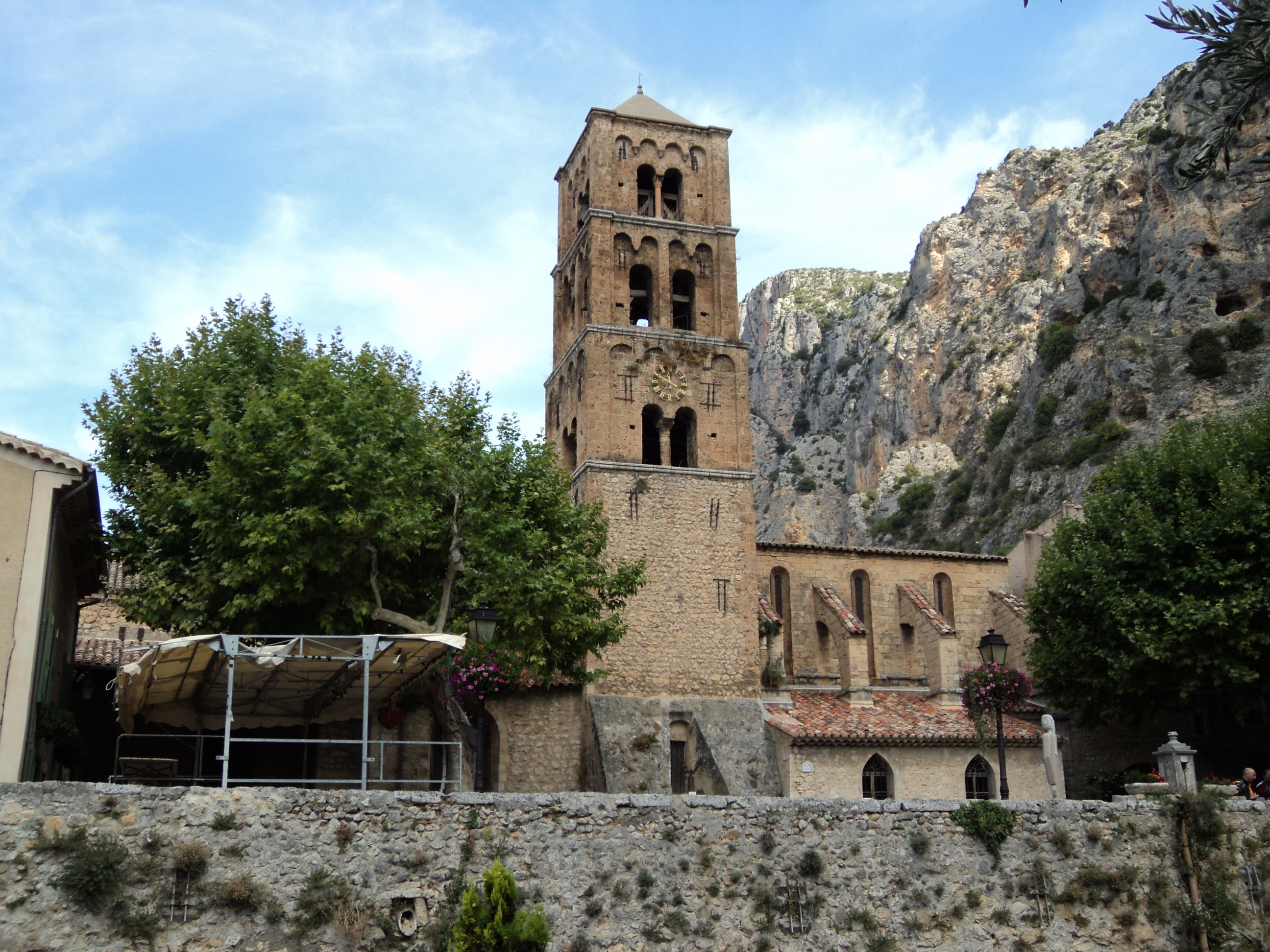 Eglise de Moustier Sainte Marie Eglise de Moustier Sainte Marie