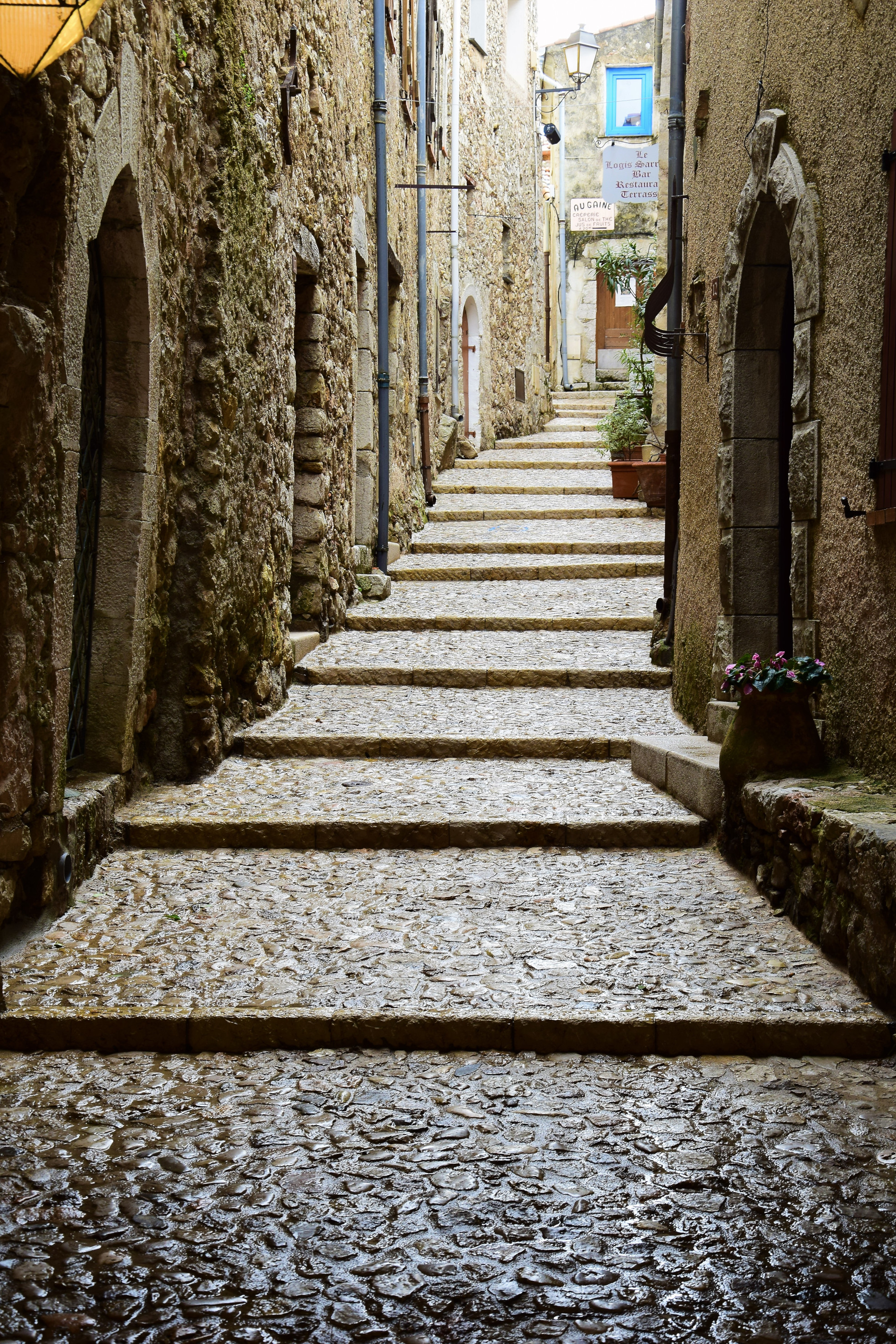 Promenade dans le village de Sainte-Agnès Promenade dans le village de Sainte-Agnès