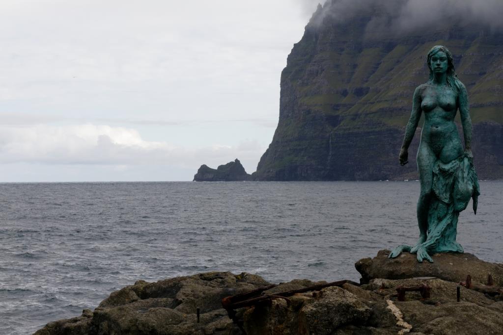 The sealwoman, Kalsoy Statues Mer Îles Féroé Danemark