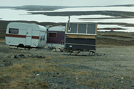 Camp d'éleveurs de rennes Samé prés de l'océan glacial Arctique