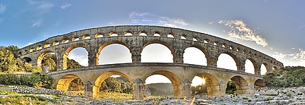 Le pont du Gard sur  le Gardon 