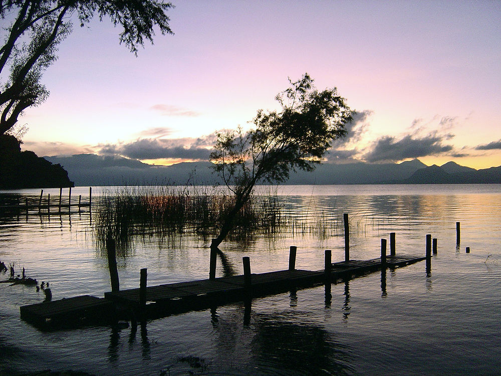 Lever de soleil sur le lac Atitlan