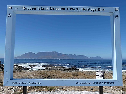 Vue sur la ville du Cap depuis Robben Island