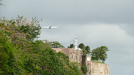 Fort Saint Louis survolé par Air France