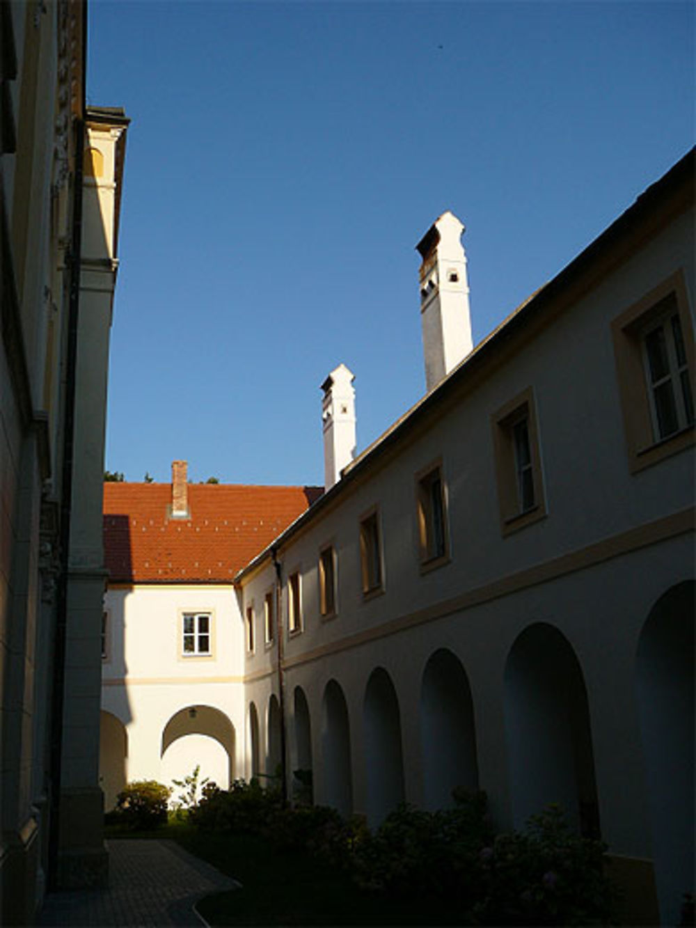 Fin d’après-midi d’été, monastère de Krušedol, Fruška Gora, Serbie