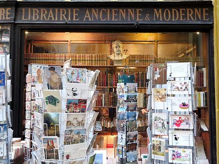 Ambiance vintage, galerie Vivienne à Paris