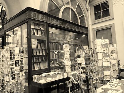 Vieille et charmante librairie à Paris